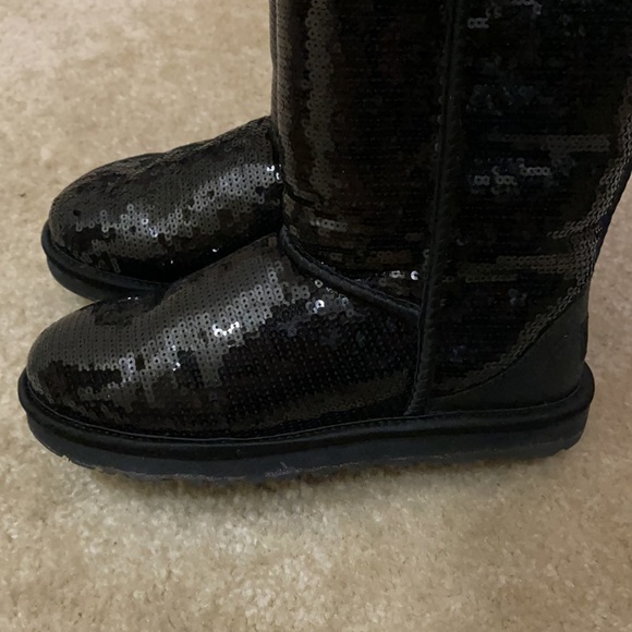 UGG Australia Classic Short Sparkles Boots Size 8 Color Black - Picture 6 of 14